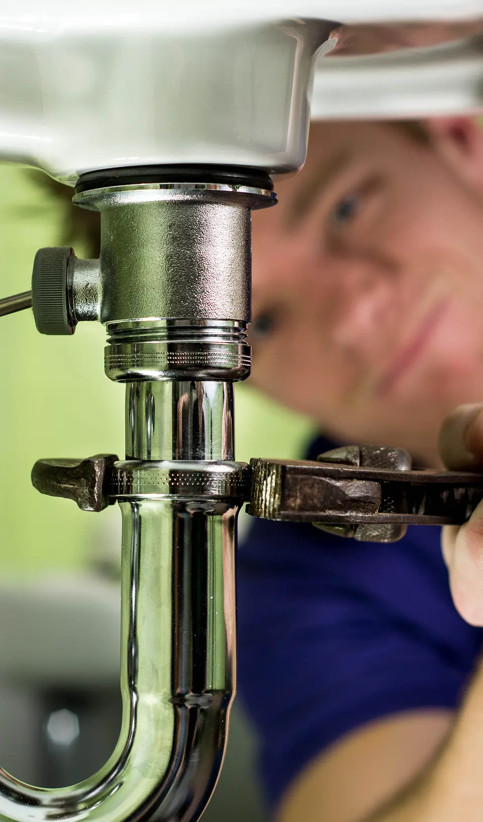 Tightening clamp on drain